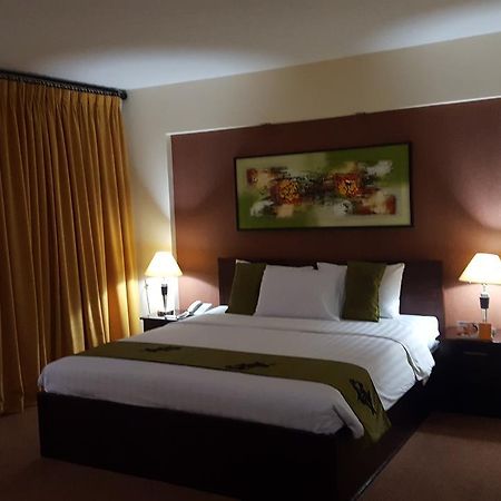 Grand Tembaga Hotel Timika Kültér fotó