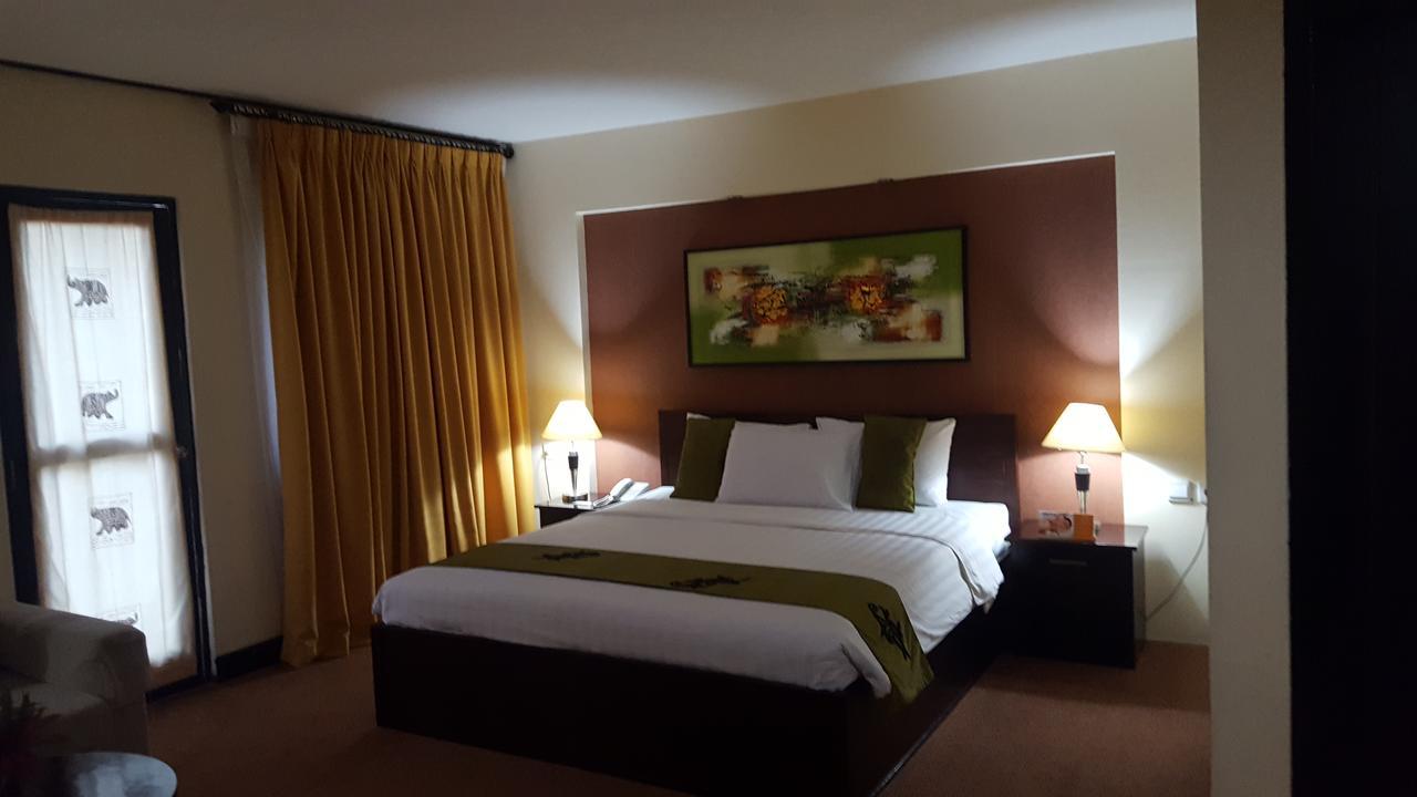 Grand Tembaga Hotel Timika Kültér fotó