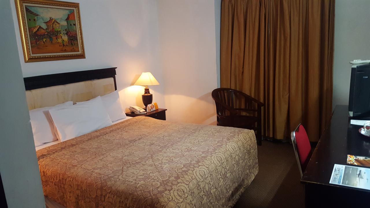 Grand Tembaga Hotel Timika Kültér fotó