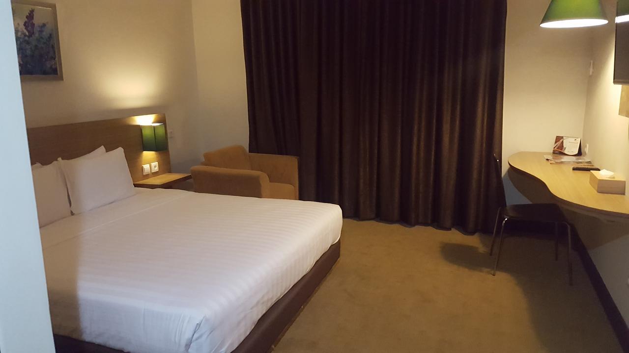 Grand Tembaga Hotel Timika Kültér fotó