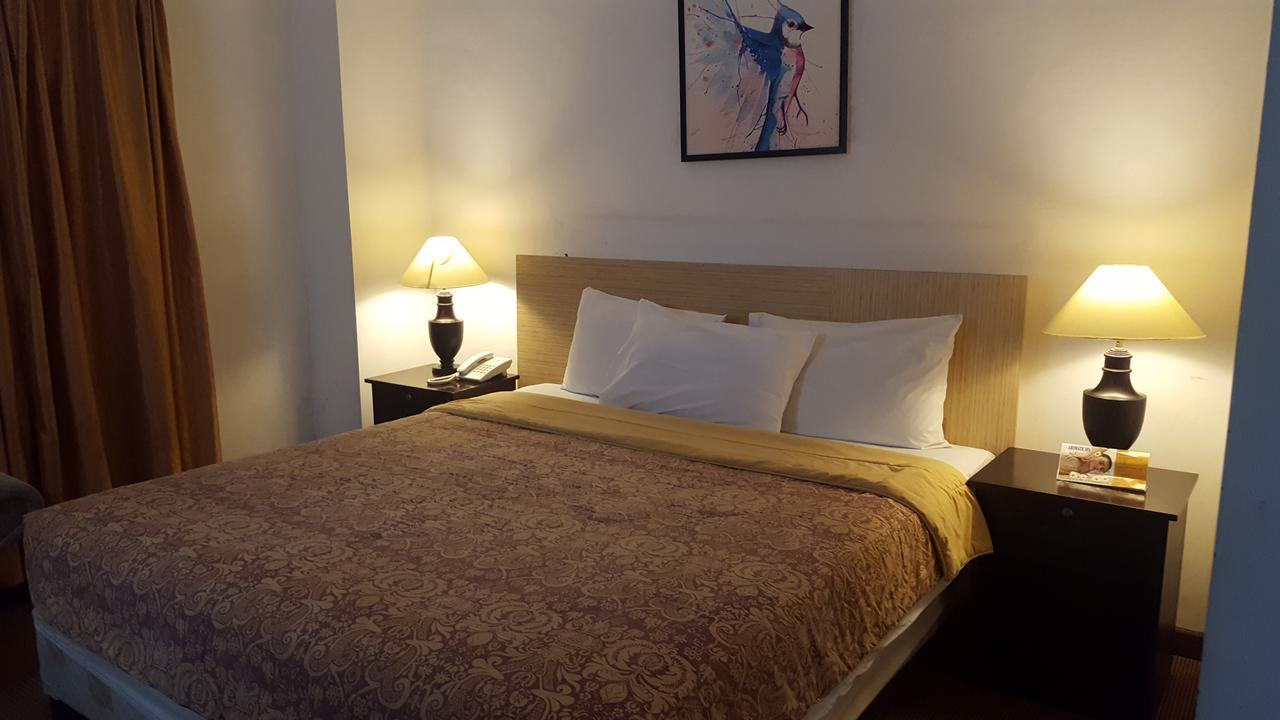 Grand Tembaga Hotel Timika Kültér fotó