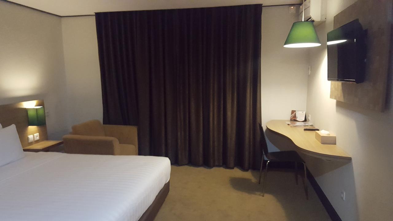 Grand Tembaga Hotel Timika Kültér fotó